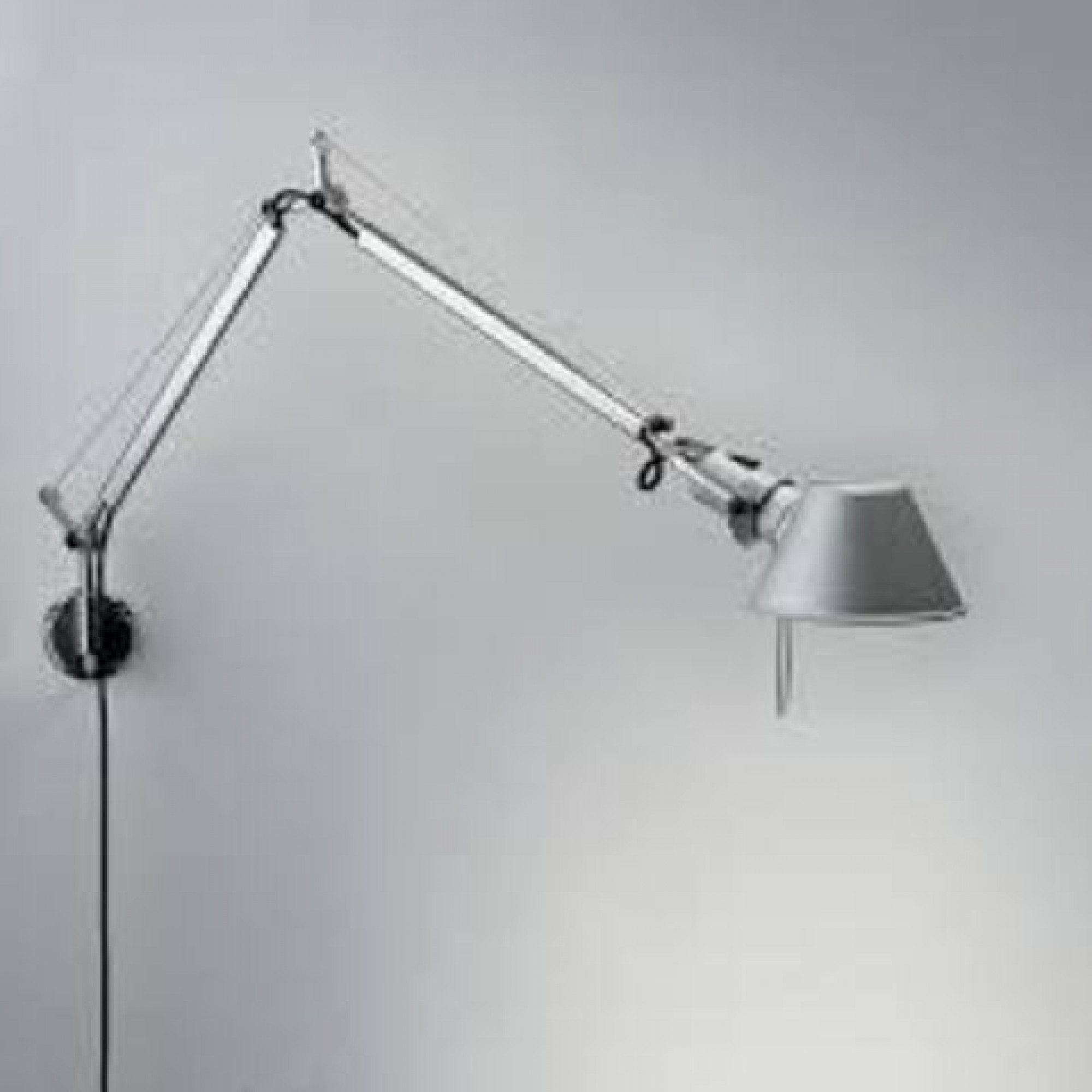 Свет светильника. Бра Artemide Tolomeo Mini parete Halo Black a025150 + a005940. Бра Tolomeo Micro 2. Бра Tolomeo Mini parete. Бра Tolomeo 2 Artemide.